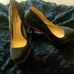 Black, closed toed high heels with hot pink trim.